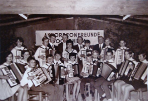 Gründungsfoto der Accordeon-Freunde Kraichgau im Jahre 1968